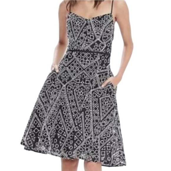 Banana Republic Dresses & Skirts - Banana Republic women’s size 8 dress Geo Lace Black/White Spaghetti Strap black
